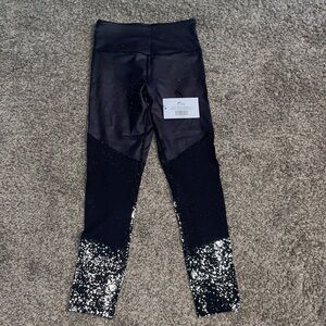 BRAND NEW ZYIA black reflective metallic light n tight hi-rise 7/8 24” size 4